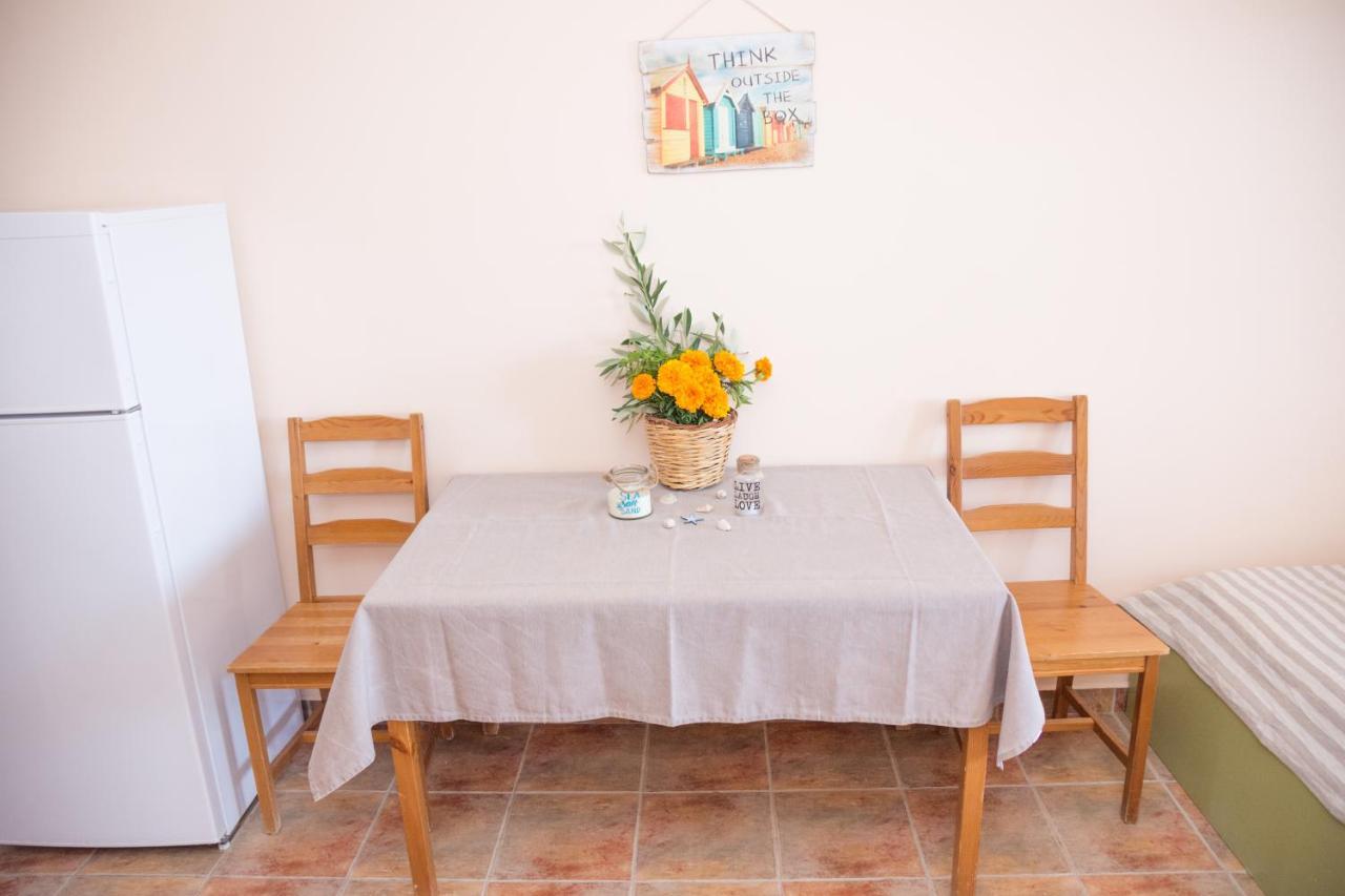Ferienwohnung Ktima Develekou Pigadhia  Exterior foto